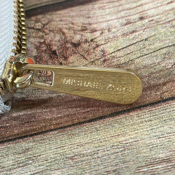 NWOT- Jet Set Medium Multifunction Pocket Tote Bag with Wallet - Picture 16 of 16